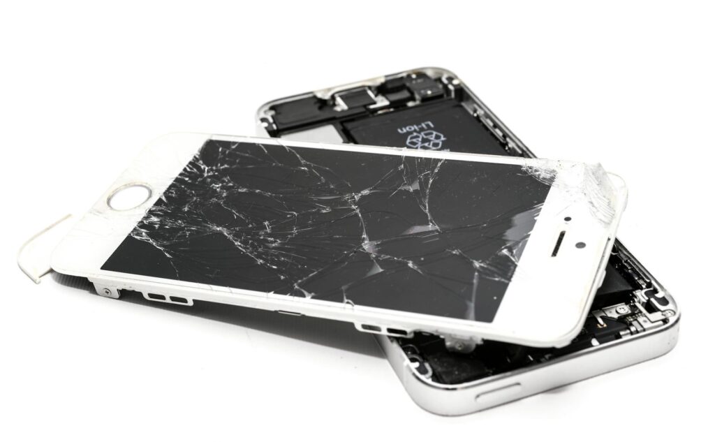 Kodėl telefonų ekrano keitimas Vilniuje gali kainuoti dvigubai daugiau nei kitur – ir kaip to išvengti Kodėl telefonų ekrano keitimas Vilniuje gali kainuoti dvigubai daugiau nei kitur – ir kaip to išvengti